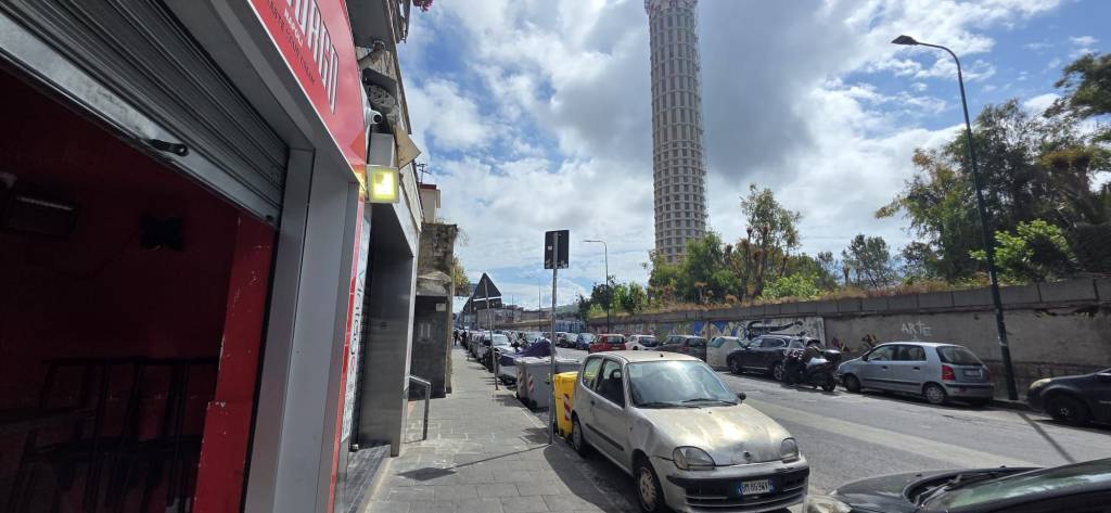 negozio in affitto a Napoli in zona Bagnoli