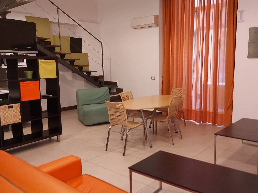 appartamento in affitto a Napoli in zona Chiaia