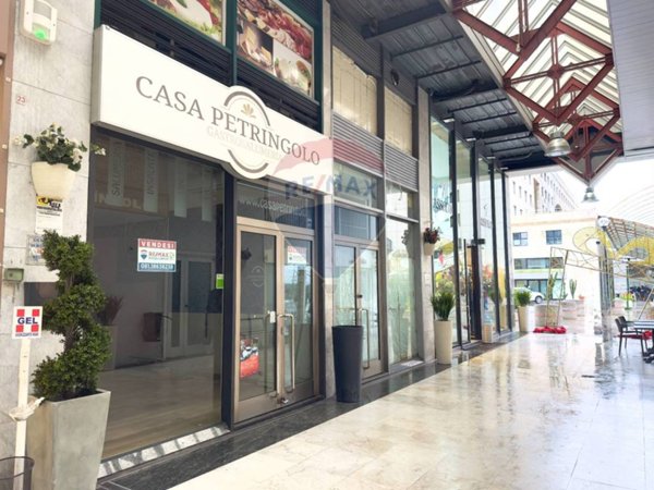 negozio in affitto a Napoli in zona Poggioreale