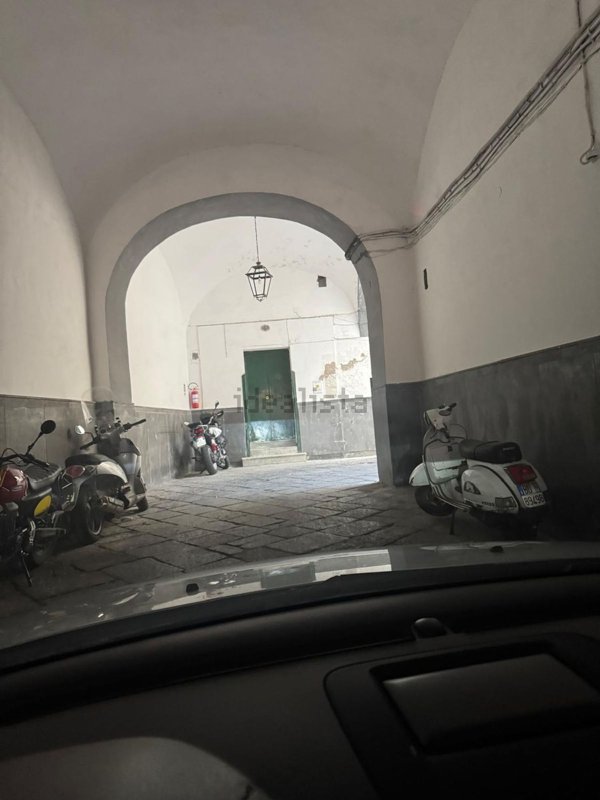 appartamento in affitto a Napoli in zona Chiaia