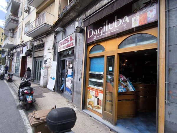 negozio in affitto a Napoli in zona Vomero