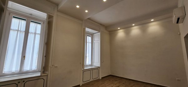 appartamento in affitto a Napoli in zona Chiaia