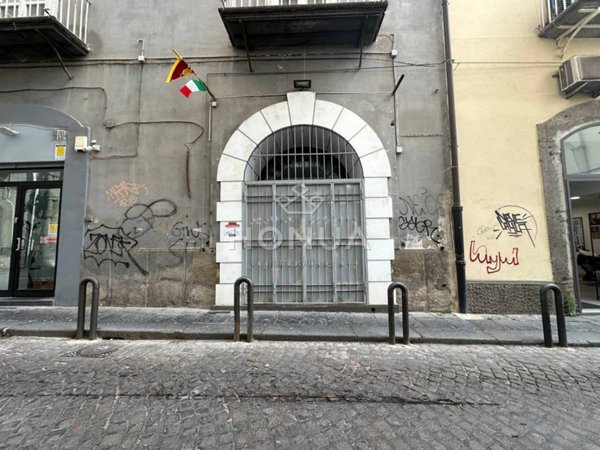 negozio in affitto a Napoli
