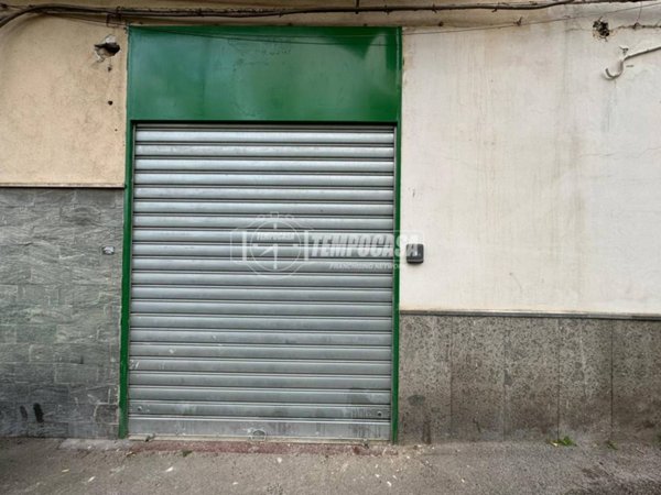 negozio in affitto a Napoli in zona Bagnoli