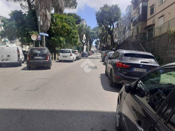 negozio in affitto a Napoli in zona Fuorigrotta