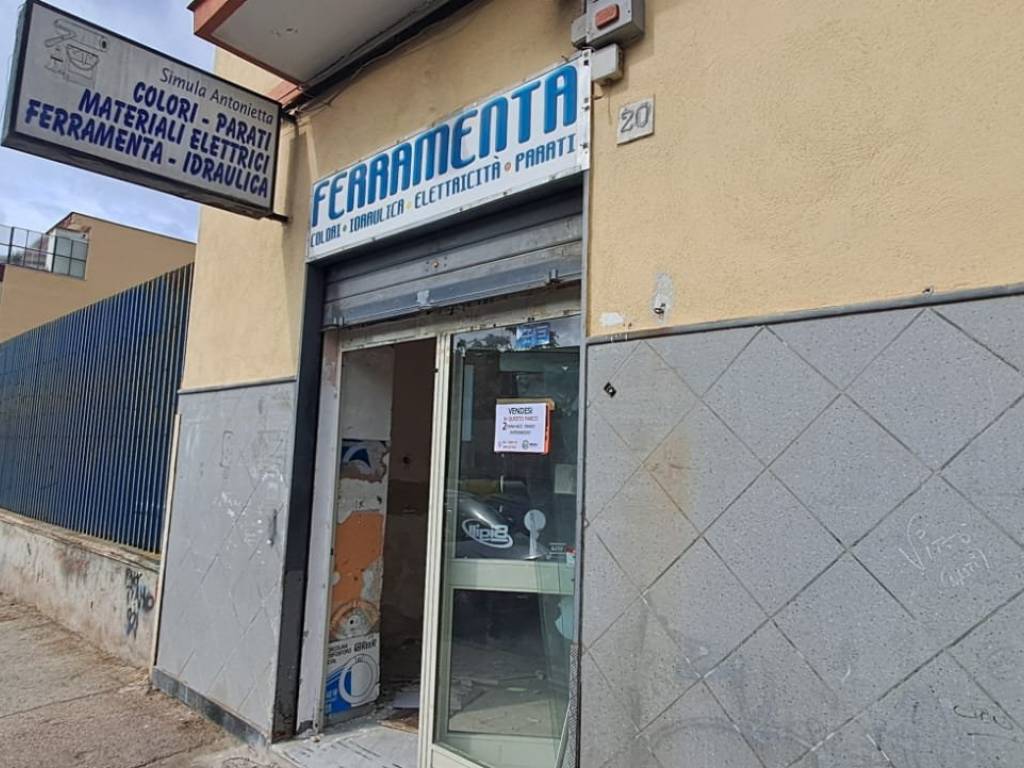 negozio in affitto a Napoli in zona Soccavo