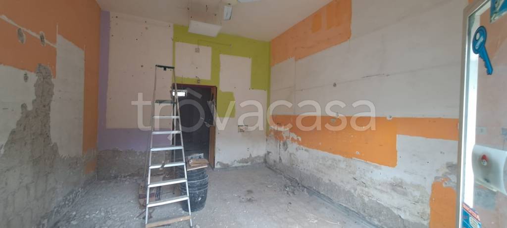 negozio in affitto a Napoli in zona Soccavo