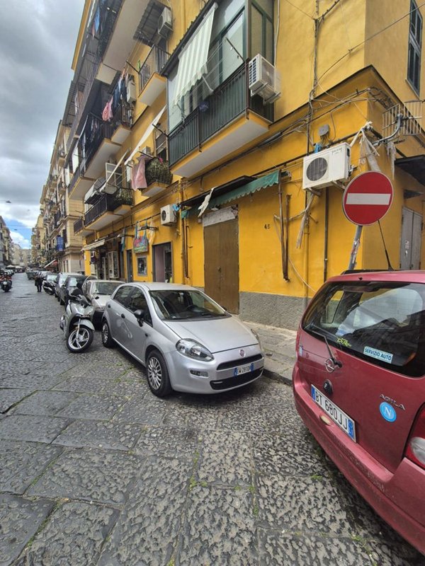 negozio in affitto a Napoli