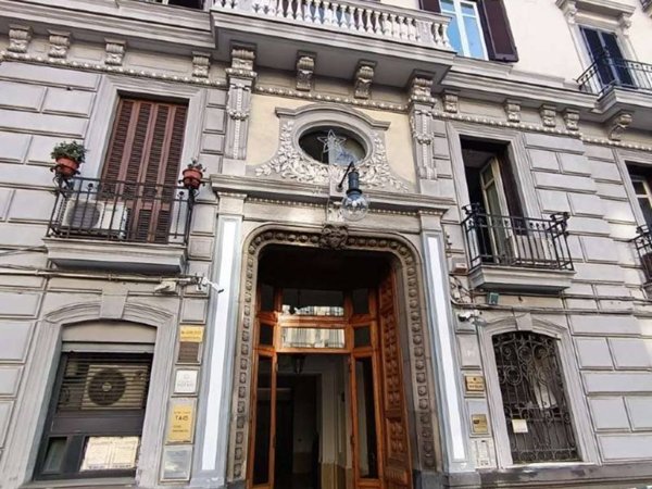 appartamento in affitto a Napoli in zona Chiaia