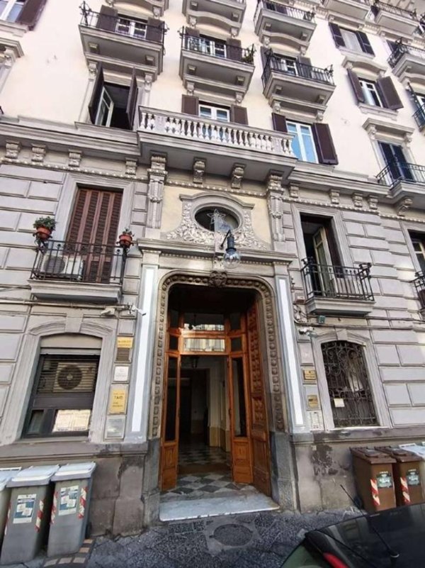 appartamento in affitto a Napoli in zona Chiaia
