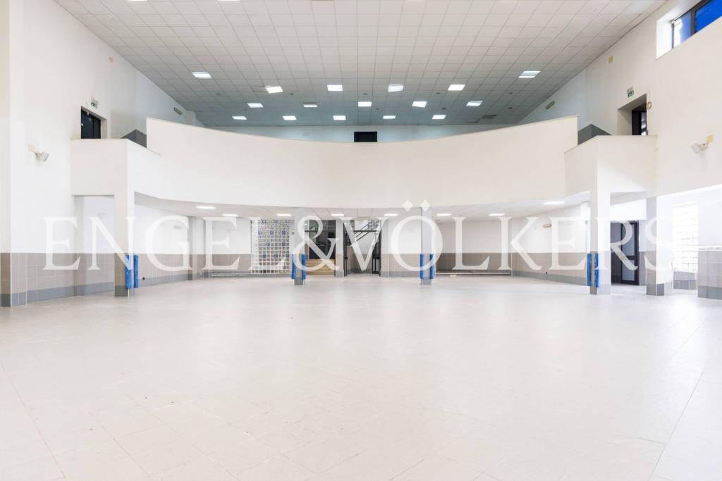 negozio in affitto a Napoli in zona Fuorigrotta