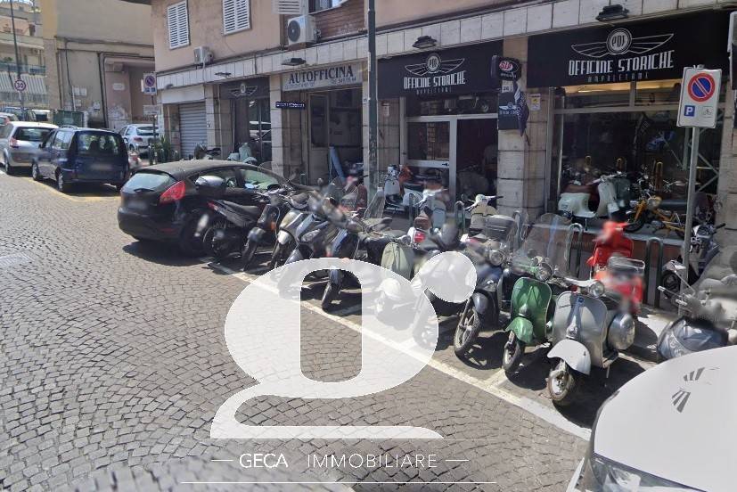 negozio in affitto a Napoli in zona Arenella