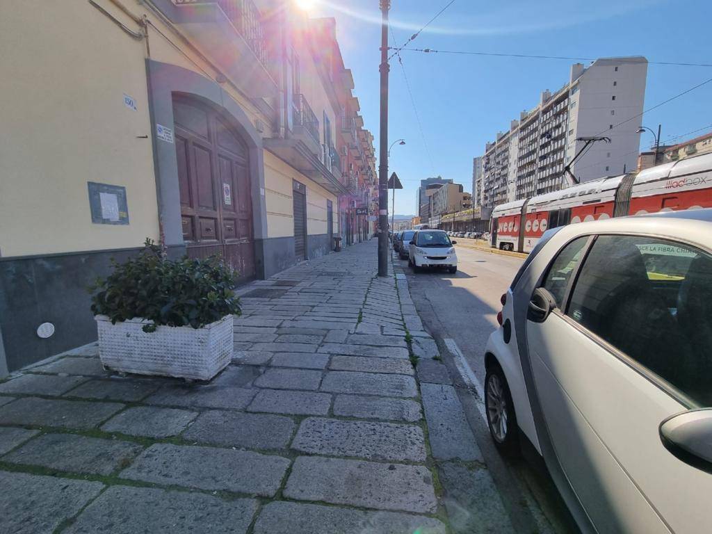 negozio in affitto a Napoli in zona Poggioreale