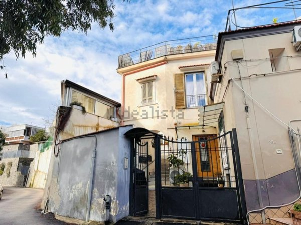 casa indipendente in affitto a Napoli in zona Posillipo