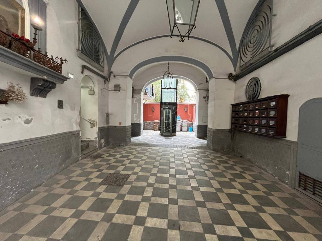 locale commerciale in affitto a Napoli in zona Vomero