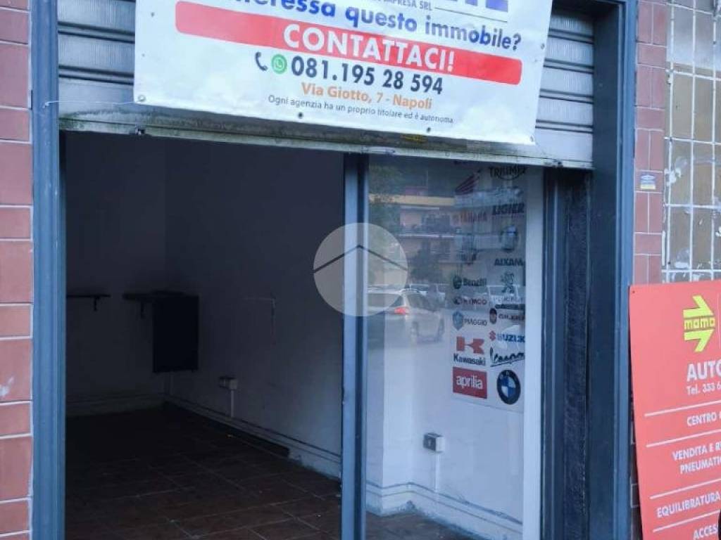 negozio in affitto a Napoli in zona Vomero