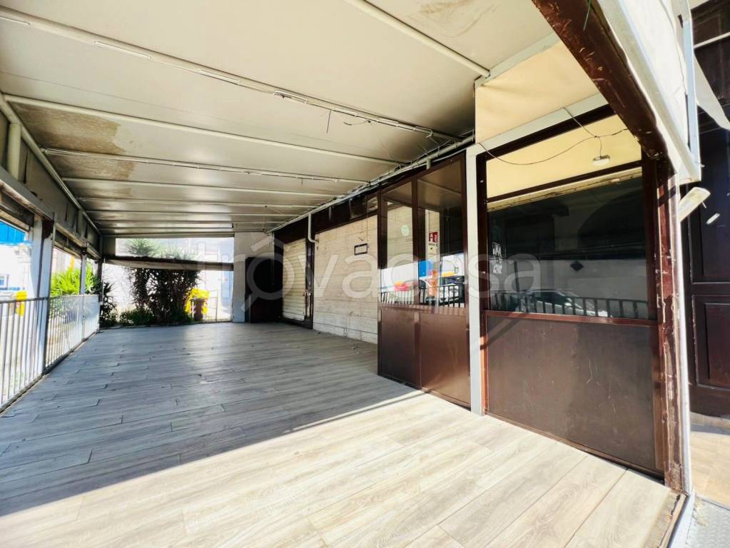 negozio in affitto a Napoli in zona Barra