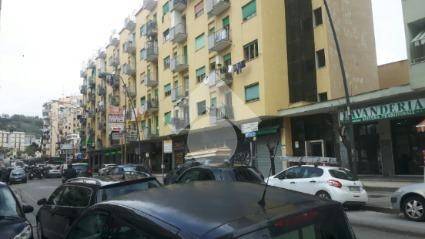 negozio in affitto a Napoli in zona Fuorigrotta