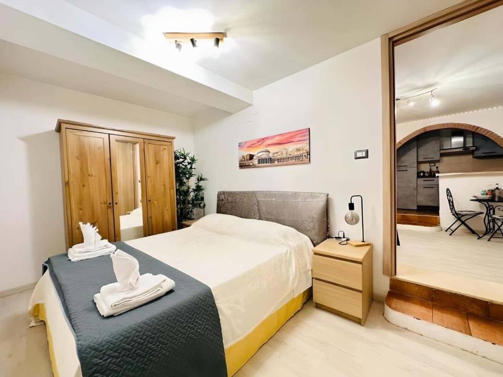appartamento in affitto a Napoli in zona Chiaia