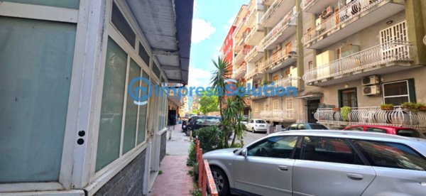 negozio in affitto a Napoli in zona Pianura