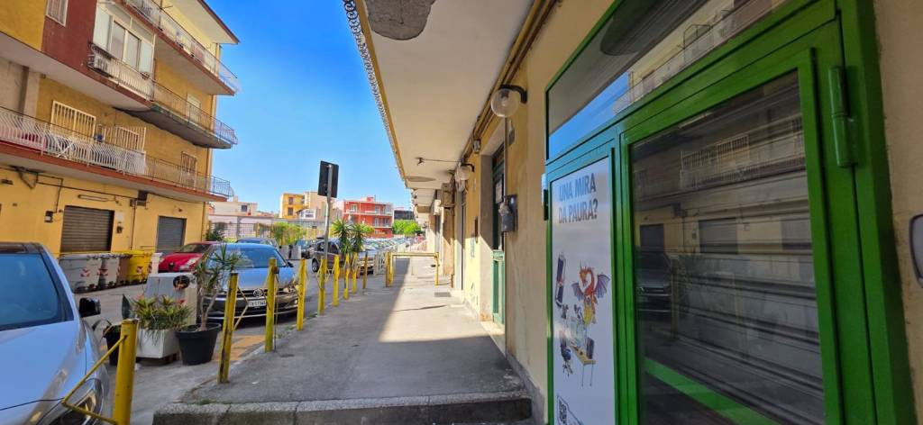 negozio in affitto a Napoli in zona Pianura