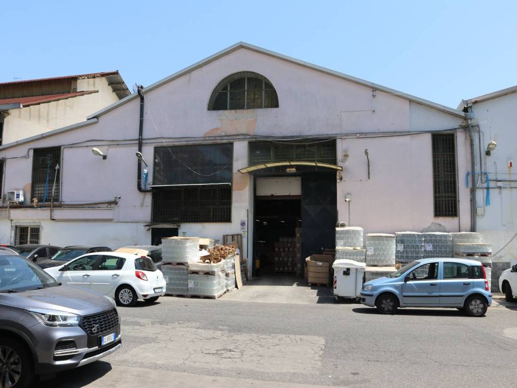 locale commerciale in affitto a Napoli