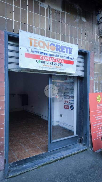 negozio in affitto a Napoli in zona Vomero