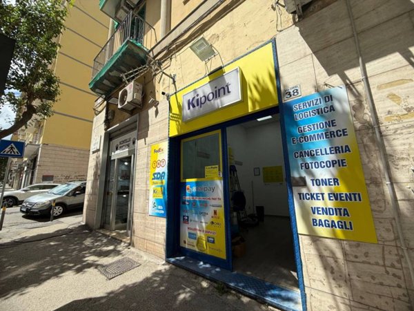 negozio in affitto a Napoli in zona Arenella