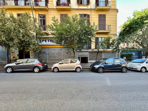 locale commerciale in affitto a Napoli in zona Arenella