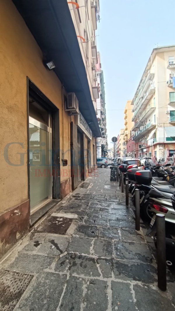 locale commerciale in affitto a Napoli