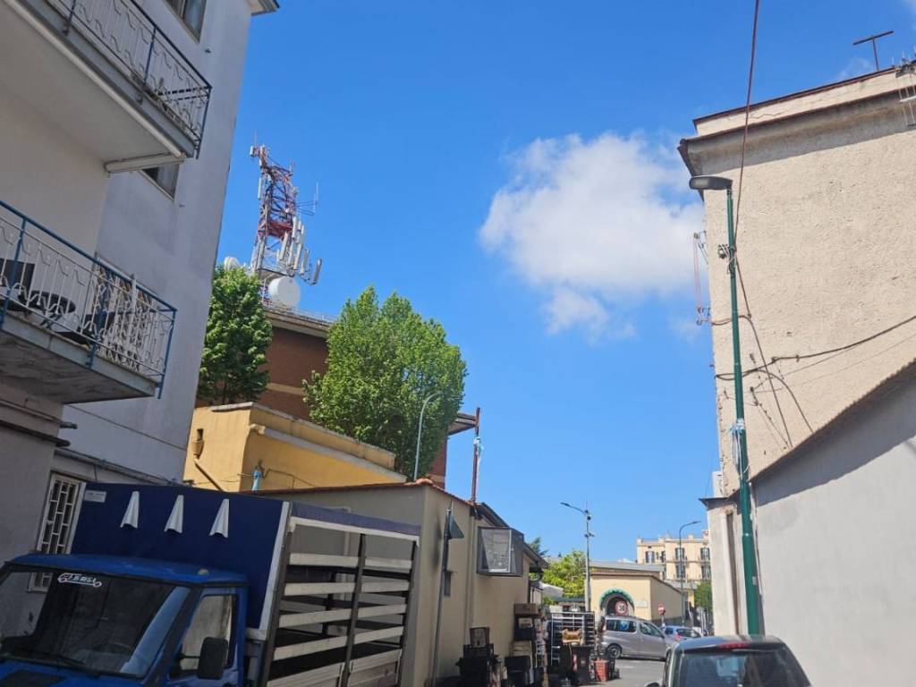 negozio in affitto a Napoli in zona Camaldoli
