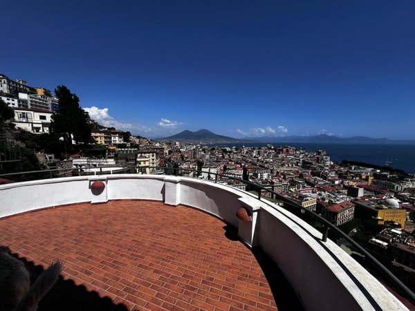 appartamento in affitto a Napoli in zona Chiaia
