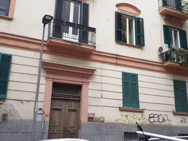 negozio in affitto a Napoli in zona Vomero