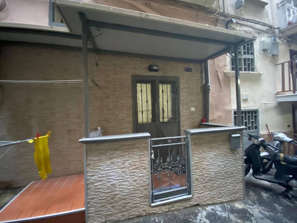 appartamento in affitto a Napoli in zona San Carlo all'Arena