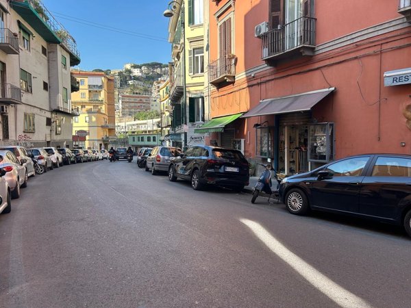 locale commerciale in affitto a Napoli in zona Chiaia