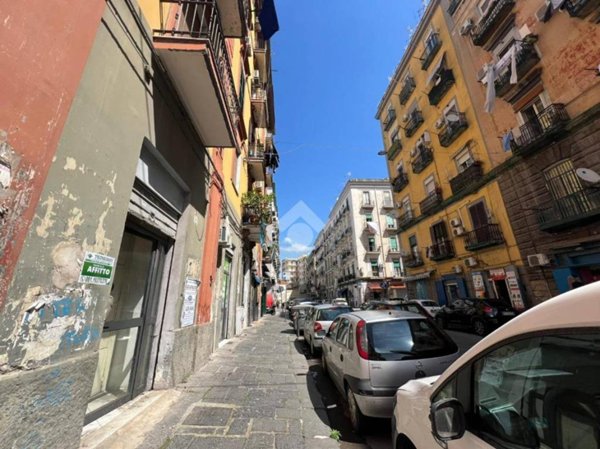 negozio in affitto a Napoli