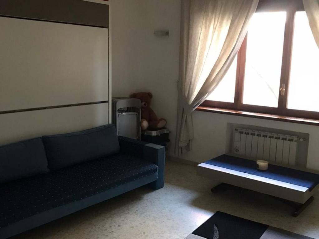 appartamento in affitto a Napoli in zona Chiaia
