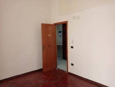 appartamento in affitto a Napoli in zona Stella
