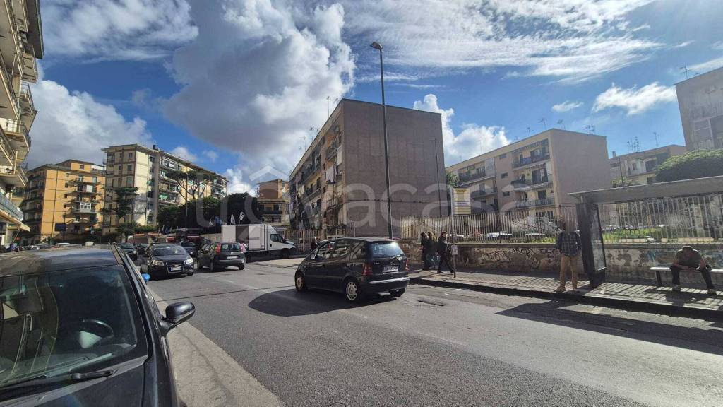 negozio in affitto a Napoli in zona Fuorigrotta