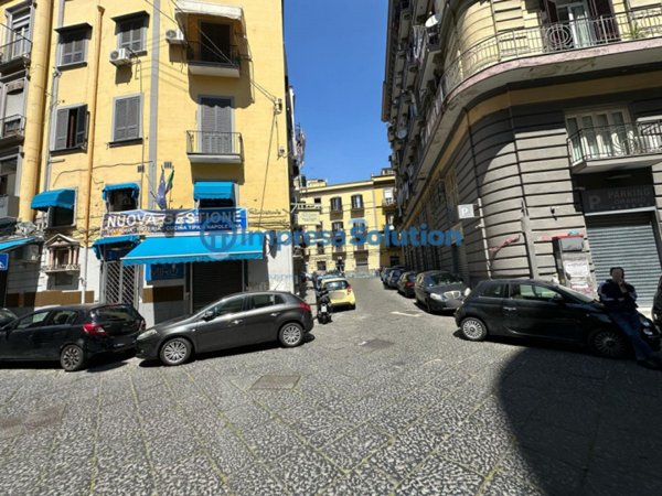 negozio in affitto a Napoli in zona Pendino / San Giuseppe
