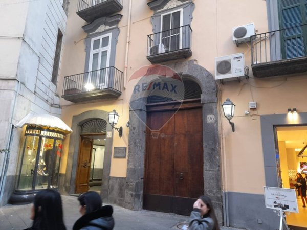 locale commerciale in affitto a Napoli in zona San Ferdinando