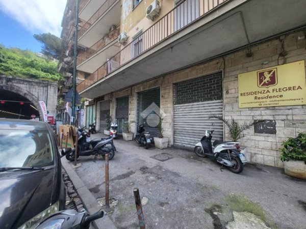 negozio in affitto a Napoli in zona Fuorigrotta