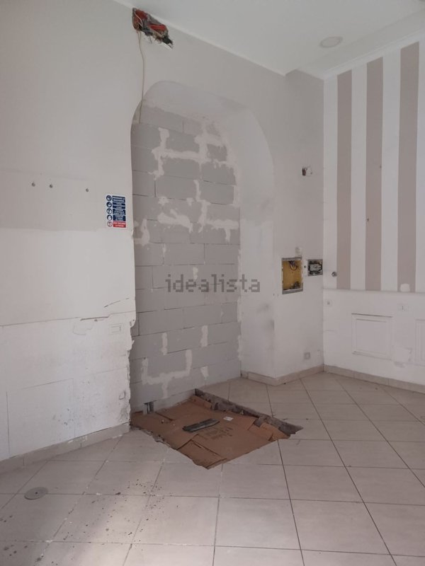 locale commerciale in affitto a Napoli in zona Vicaria