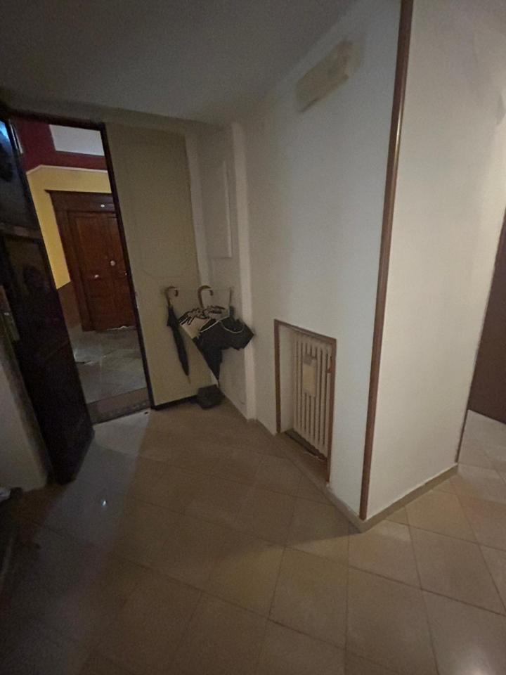 negozio in affitto a Napoli in zona Stella