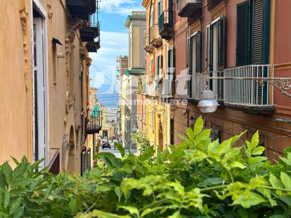 appartamento in affitto a Napoli in zona Chiaia