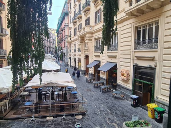 appartamento in affitto a Napoli in zona Chiaia