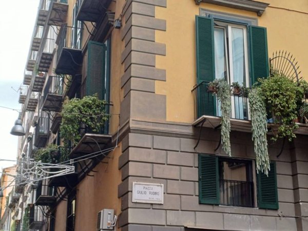 appartamento in affitto a Napoli in zona Chiaia