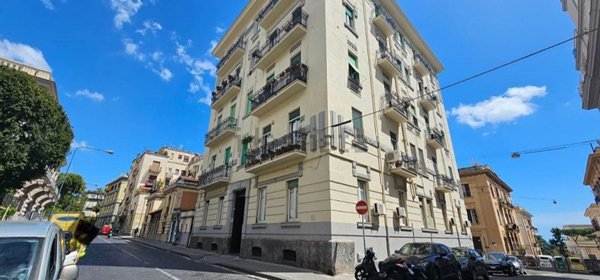 appartamento in affitto a Napoli in zona Chiaia