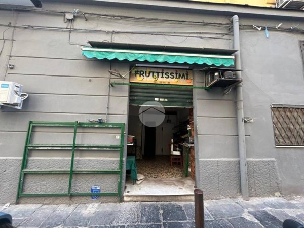 negozio in affitto a Napoli