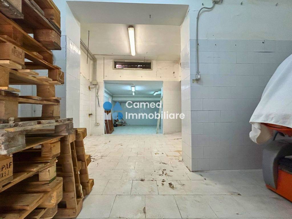 negozio in affitto a Napoli in zona Pianura